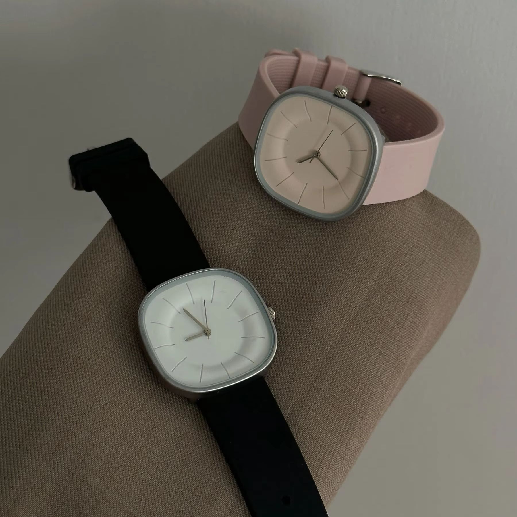 Minimalist Square Dial Quartz  - Women'S Accessories To Wear With Watch 评论和价格